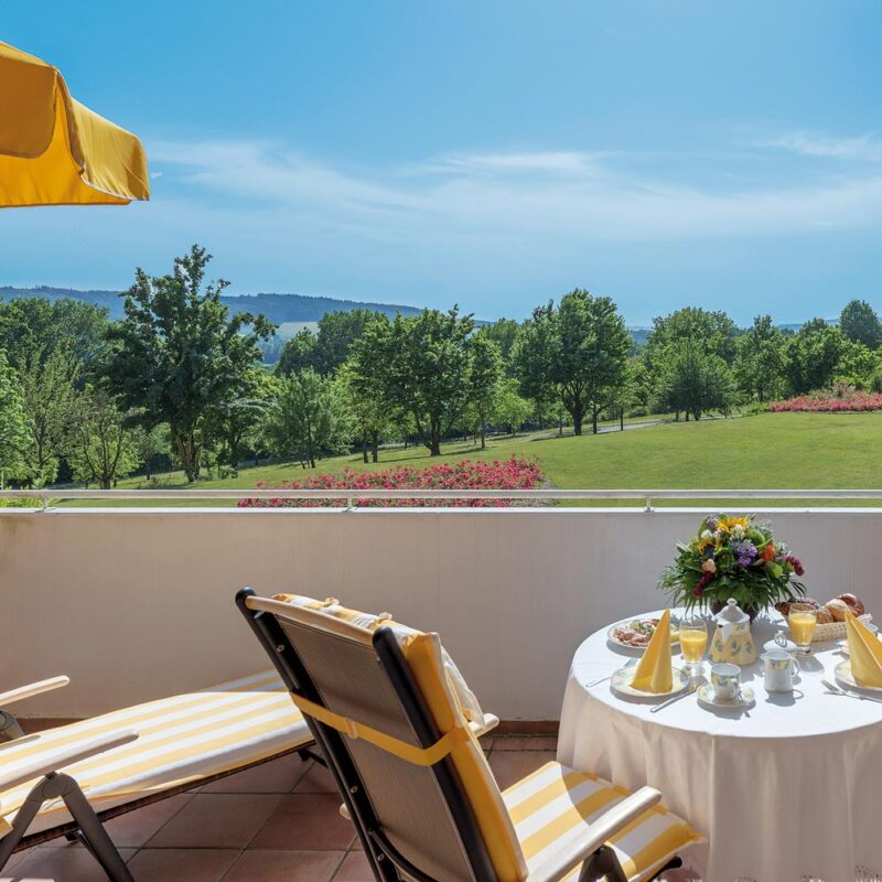 Frühstück auf dem Balkon im Aparthotel am Sonnenhügel