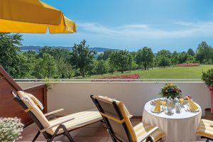 Aussicht vom Balkon eines Zimmers im Aparthotel am Sonnenhügel.