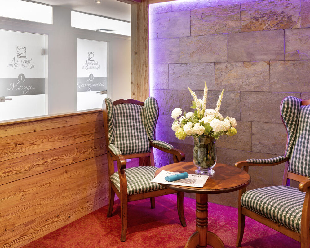 Sitzecke Massagepraxis Aparthotel am Sonnenhuegel